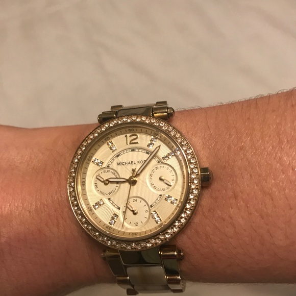 Michael Kors gold watch with horn details - Picture 6 of 6